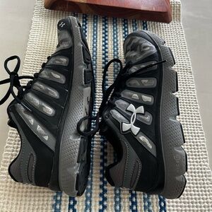 UNDER ARMOUR UA Sneakers Gray Black Camo size 7 your 8.5 woman’s